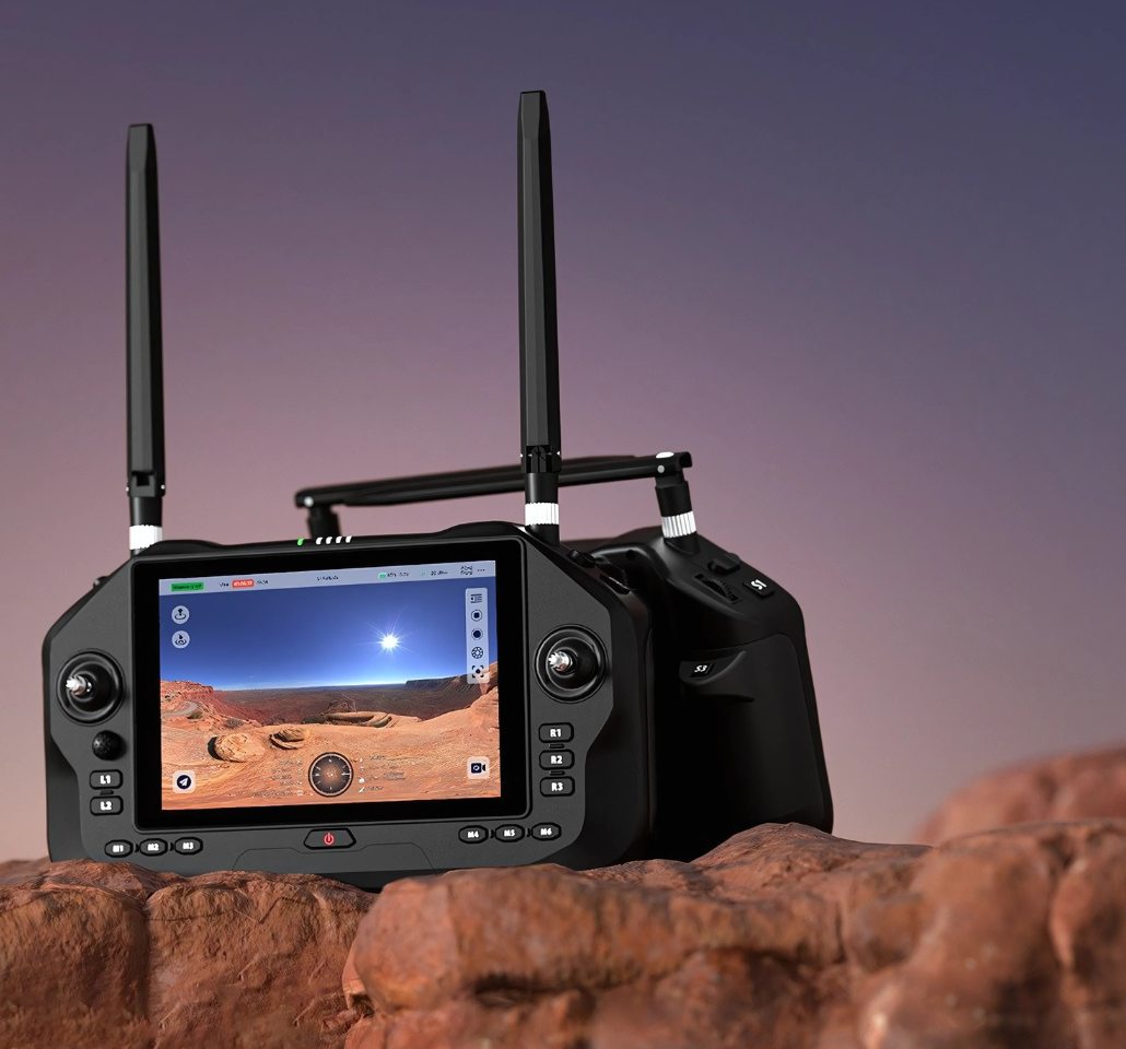 SIYI UniRC 7 handheld ground station with 7-inch touchscreen